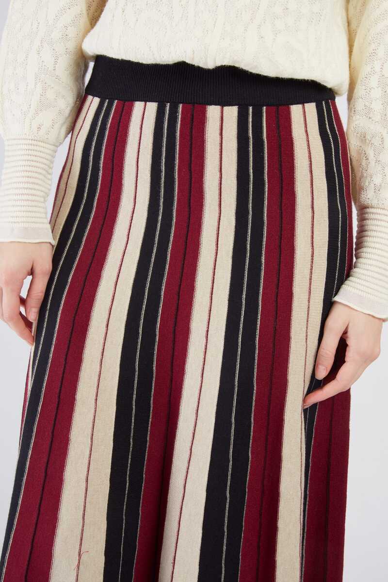 FALDA JEANNE COLOR BURDEOS 4